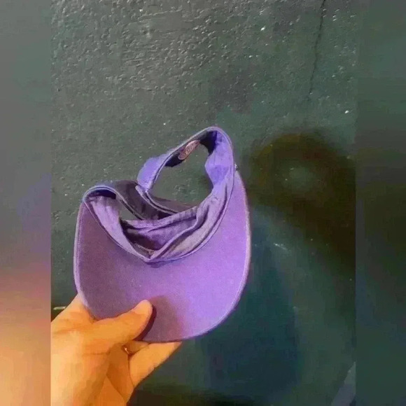 Women’s Washington Huskies Visor - Picture 3 of 4